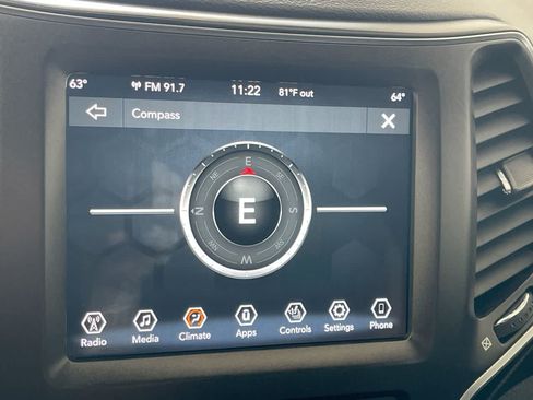 Used 2019 Jeep Cherokee Trailhawk w/ Cold Weather Group AWD/4WD image 18