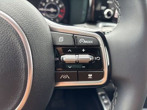 Certified 2023 Kia Sorento SX image 18