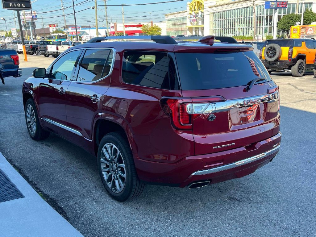 Certified 2020 GMC Acadia Denali w/ Technology Package FWD image 5