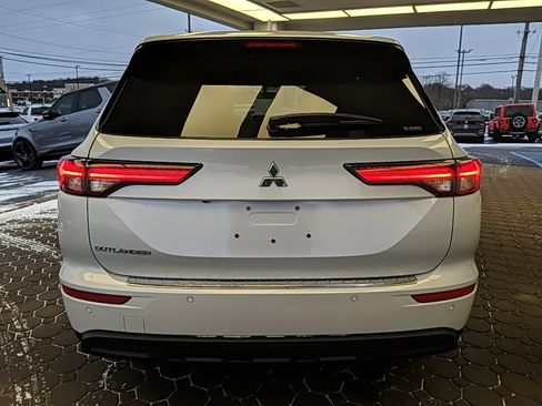 Used 2022 Mitsubishi Outlander ES image 6
