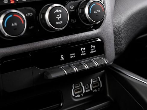 Used 2021 RAM 1500 Laramie image 35