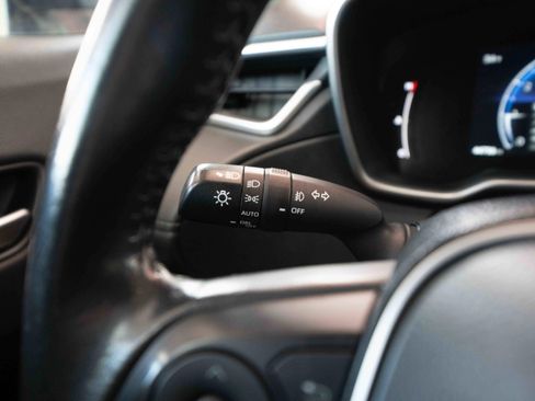 Used 2023 Toyota Corolla Cross XLE image 13