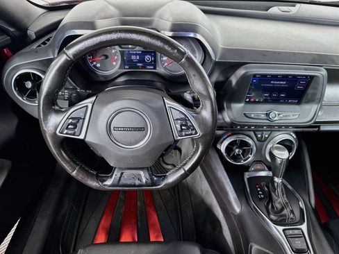 Used 2020 Chevrolet Camaro LT RWD image 15