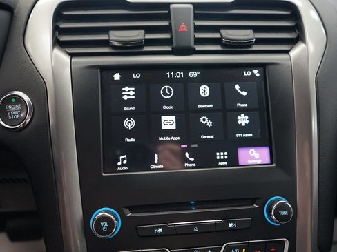 Used 2018 Ford Fusion SE w/ Fusion SE Technology Package FWD image 34