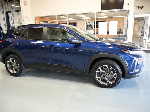 Used 2024 Chevrolet Trax LT w/ Driver Confidence Package FWD image 4