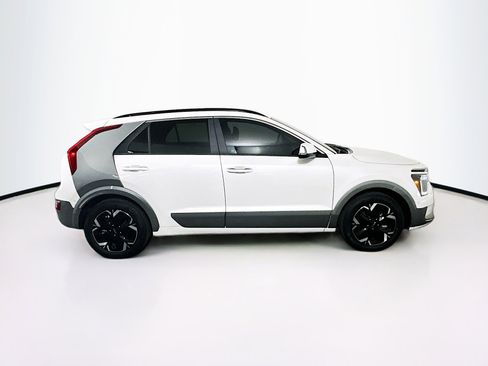Used 2023 Kia Niro Wave image 10
