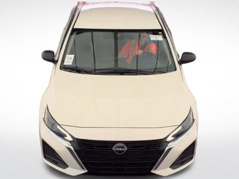 Used 2025 Nissan Altima 2.5 SV FWD image 8