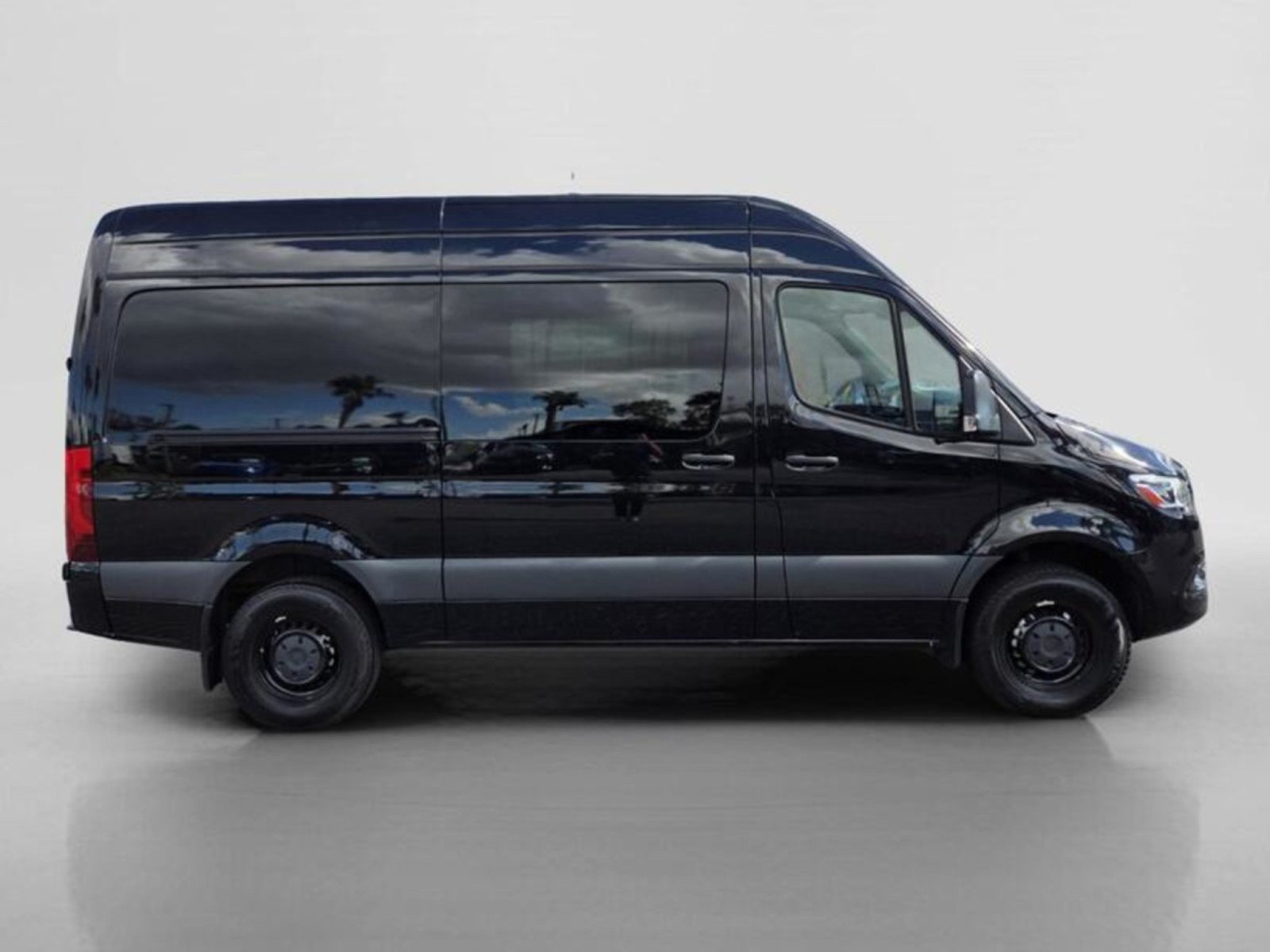 Used 2024 Mercedes-Benz Sprinter 2500 image 6