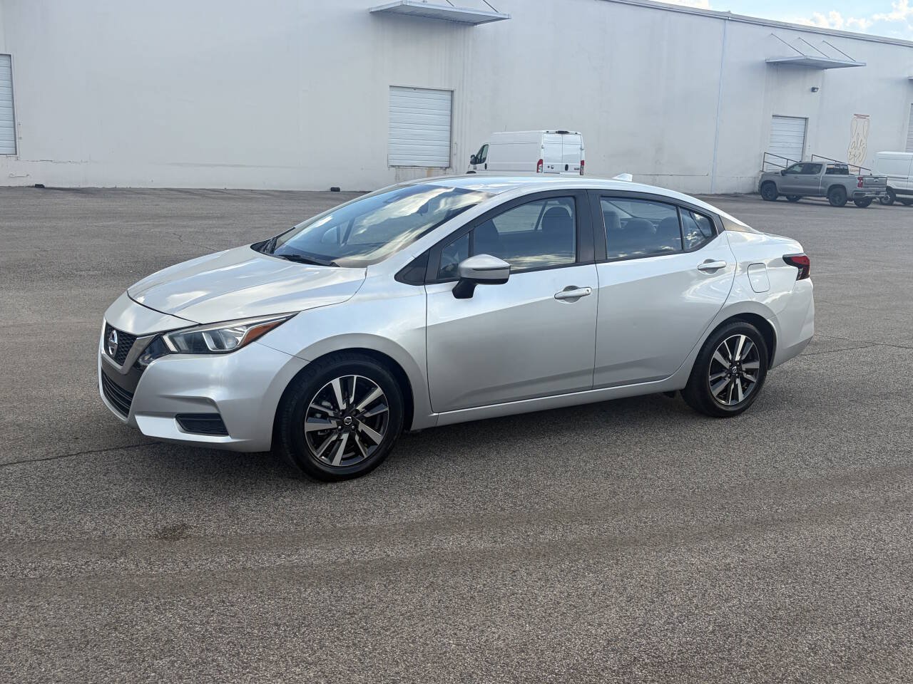 Used 2021 Nissan Versa SV FWD image 2