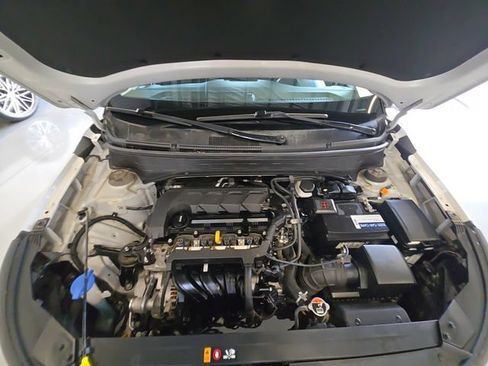 Used 2020 Hyundai Venue SE FWD image 24