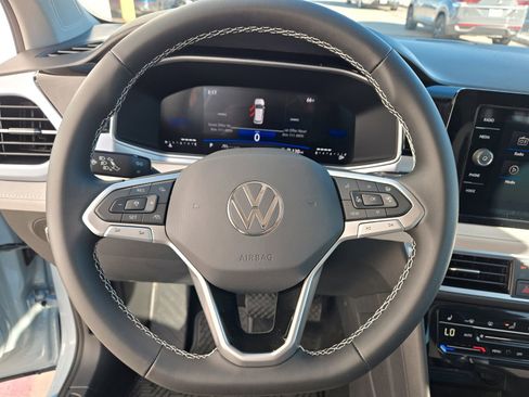 New 2026 Volkswagen Taos SE image 10