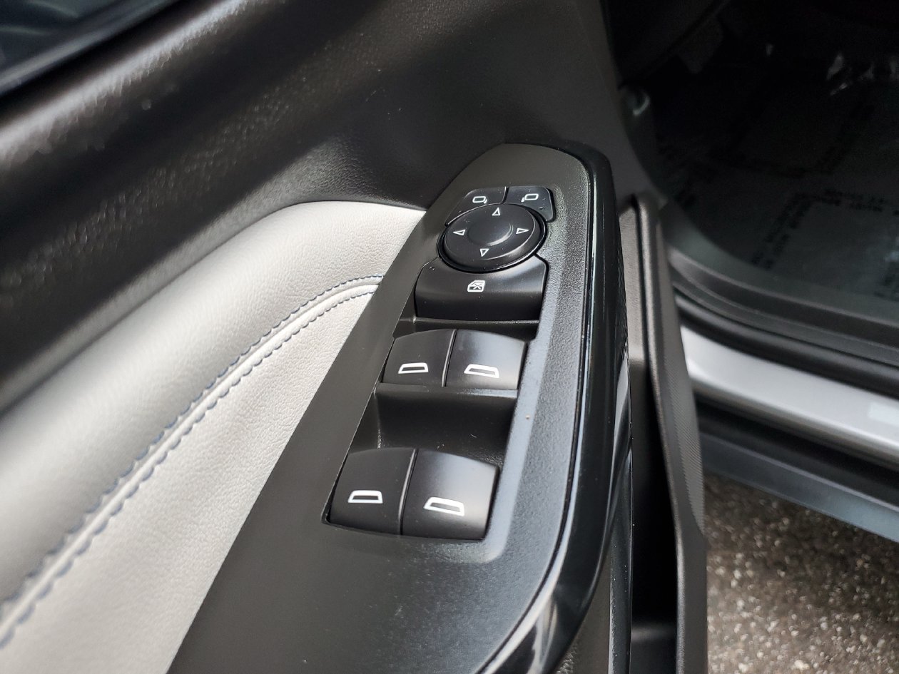 Used 2025 Chevrolet Trax LT FWD image 17