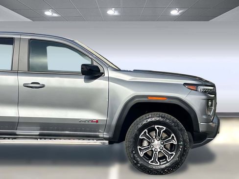 Used 2025 GMC Canyon AT4 image 33