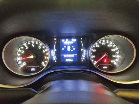 Used 2021 Jeep Compass Latitude image 23