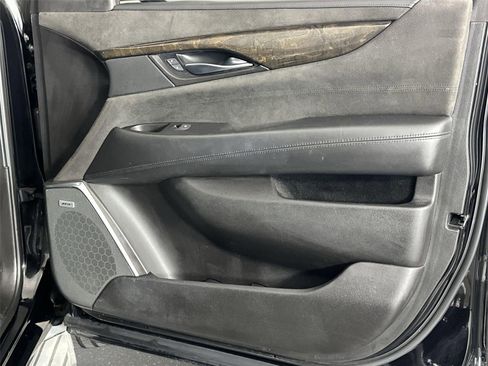 Used 2015 Cadillac Escalade ESV Platinum image 31