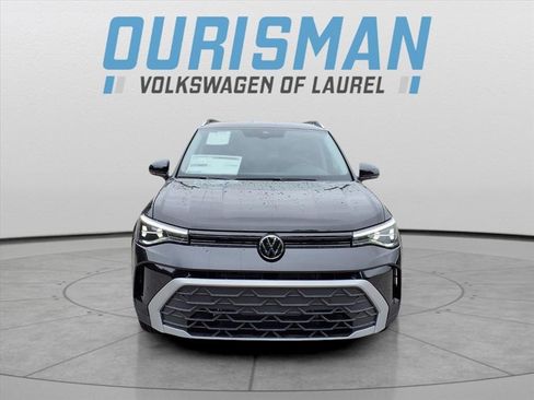 New 2025 Volkswagen Taos SE image 8