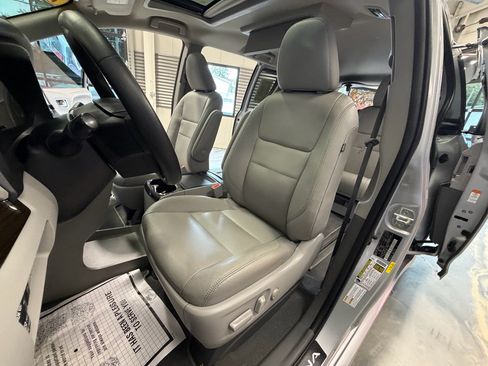Used 2020 Toyota Sienna XLE Premium AWD/4WD image 9