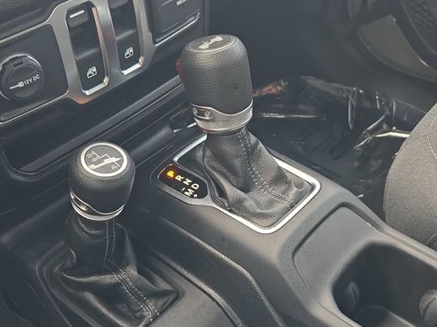 Used 2025 Jeep Wrangler Sport AWD/4WD image 18