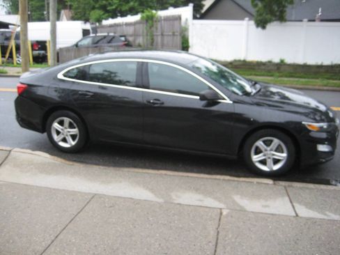 Used 2020 Chevrolet Malibu LS FWD image 4
