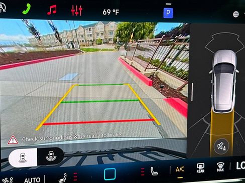 Certified 2026 Volkswagen Tiguan SE w/ Panoramic Sunroof Package AWD/4WD image 19