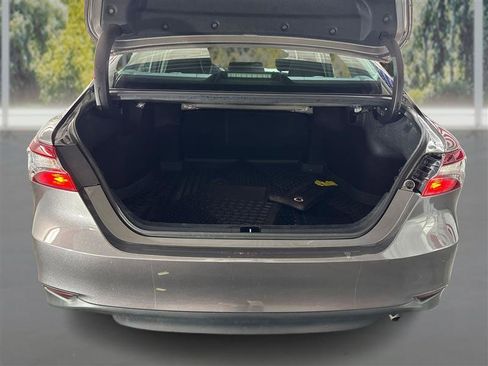Used 2022 Toyota Camry LE image 12