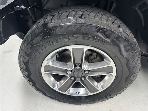 Used 2020 Jeep Wrangler Unlimited Sahara AWD/4WD image 16