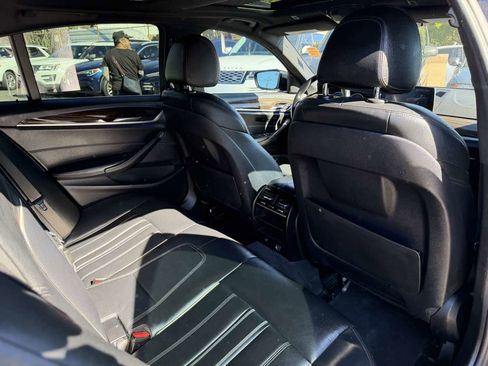 Used 2019 BMW 530e w/ Convenience Package image 18