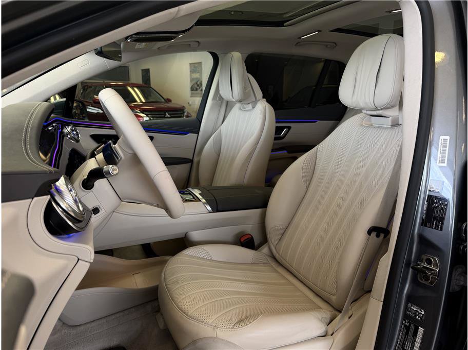 Used 2023 Mercedes-Benz EQS 580 4MATIC SUV w/ Exclusive Trim Package image 22