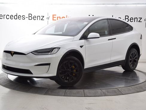 Used 2022 Tesla Model X image 2