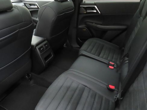 New 2026 Mitsubishi Outlander SE FWD image 21