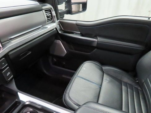 Used 2025 Ford F350 Platinum w/ FX4 Off-Road Package image 32