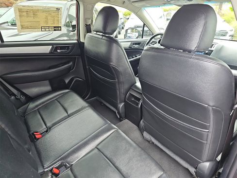 Used 2017 Subaru Outback 2.5i Premium image 11