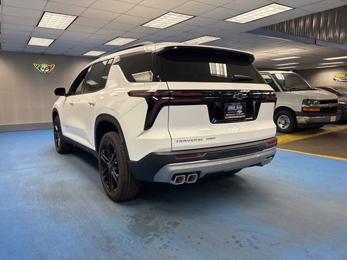 New 2026 Chevrolet Traverse LT w/ Driver Confidence Package AWD/4WD image 10