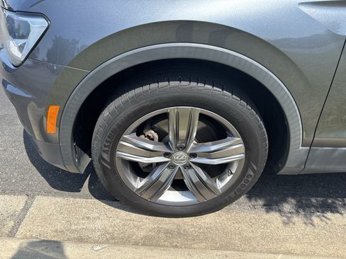 Used 2020 Volkswagen Tiguan SEL FWD image 29