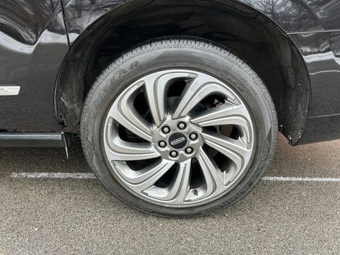 Used 2024 Lincoln Navigator L 4WD image 13