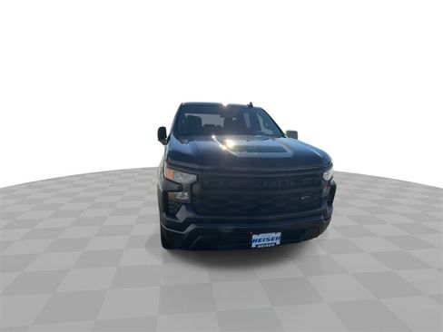 Used 2023 Chevrolet Silverado 1500 Custom image 3