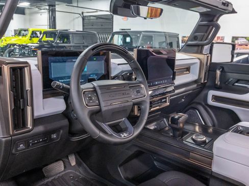 Used 2025 GMC Hummer EV 3X AWD/4WD image 16