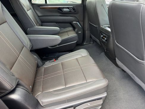 Used 2025 Chevrolet Tahoe High Country AWD/4WD image 14