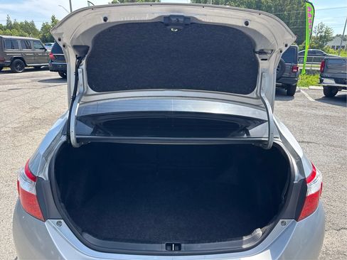 Used 2015 Toyota Corolla LE FWD image 13