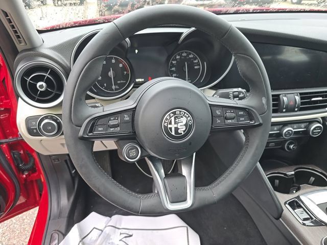 Used 2021 Alfa Romeo Giulia Ti AWD/4WD image 8