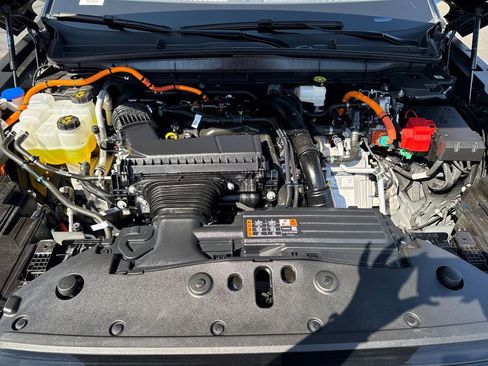 Used 2025 Lincoln Nautilus Reserve image 13