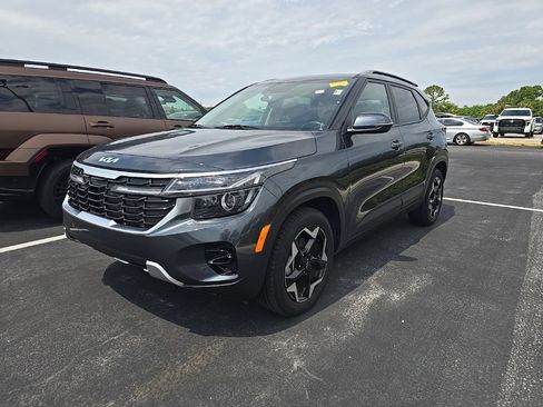 Certified 2025 Kia Seltos S FWD image 6