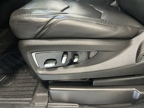 Used 2019 Cadillac Escalade Luxury AWD/4WD image 20