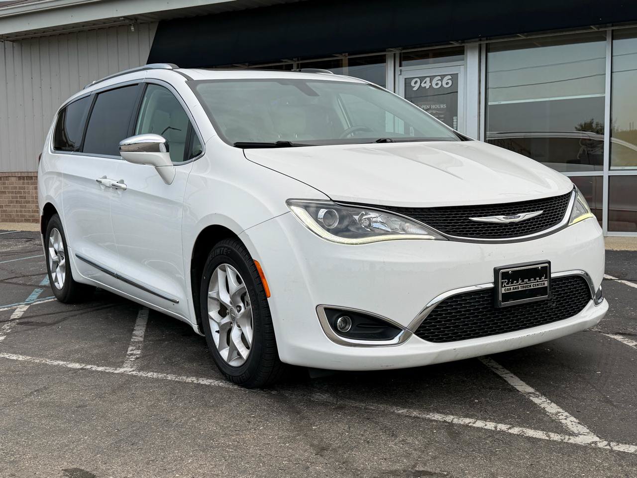 Used 2020 Chrysler Pacifica Limited FWD image 7