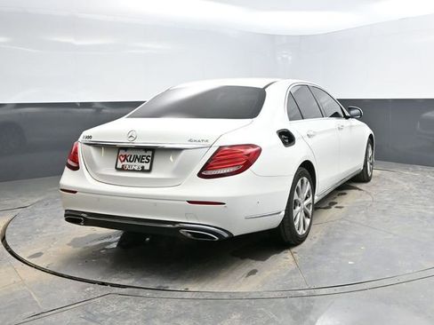 Used 2017 Mercedes-Benz E 300 4MATIC image 7