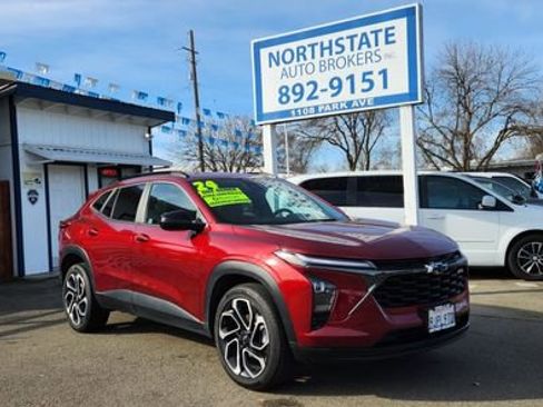 Used 2024 Chevrolet Trax RS w/ Sunroof Package image 5