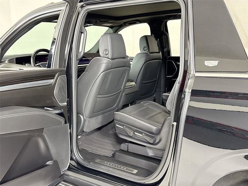 Used 2025 Cadillac Escalade ESV Premium Luxury image 26