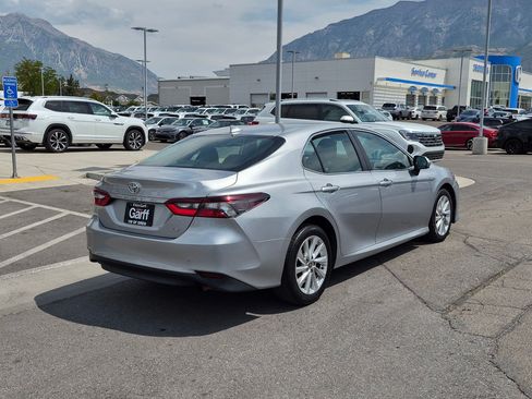 Used 2021 Toyota Camry LE FWD image 3