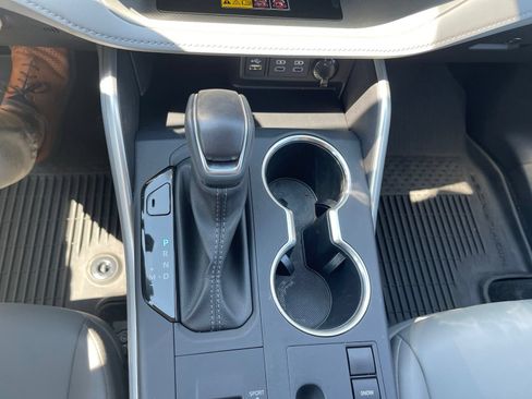 Used 2025 Toyota Highlander XLE FWD image 22