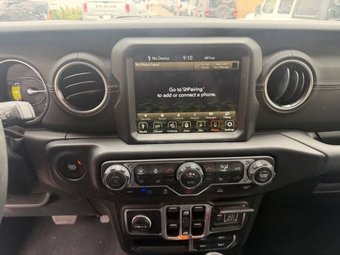 Used 2023 Jeep Wrangler Unlimited Sahara w/ Cold Weather Group AWD/4WD image 23